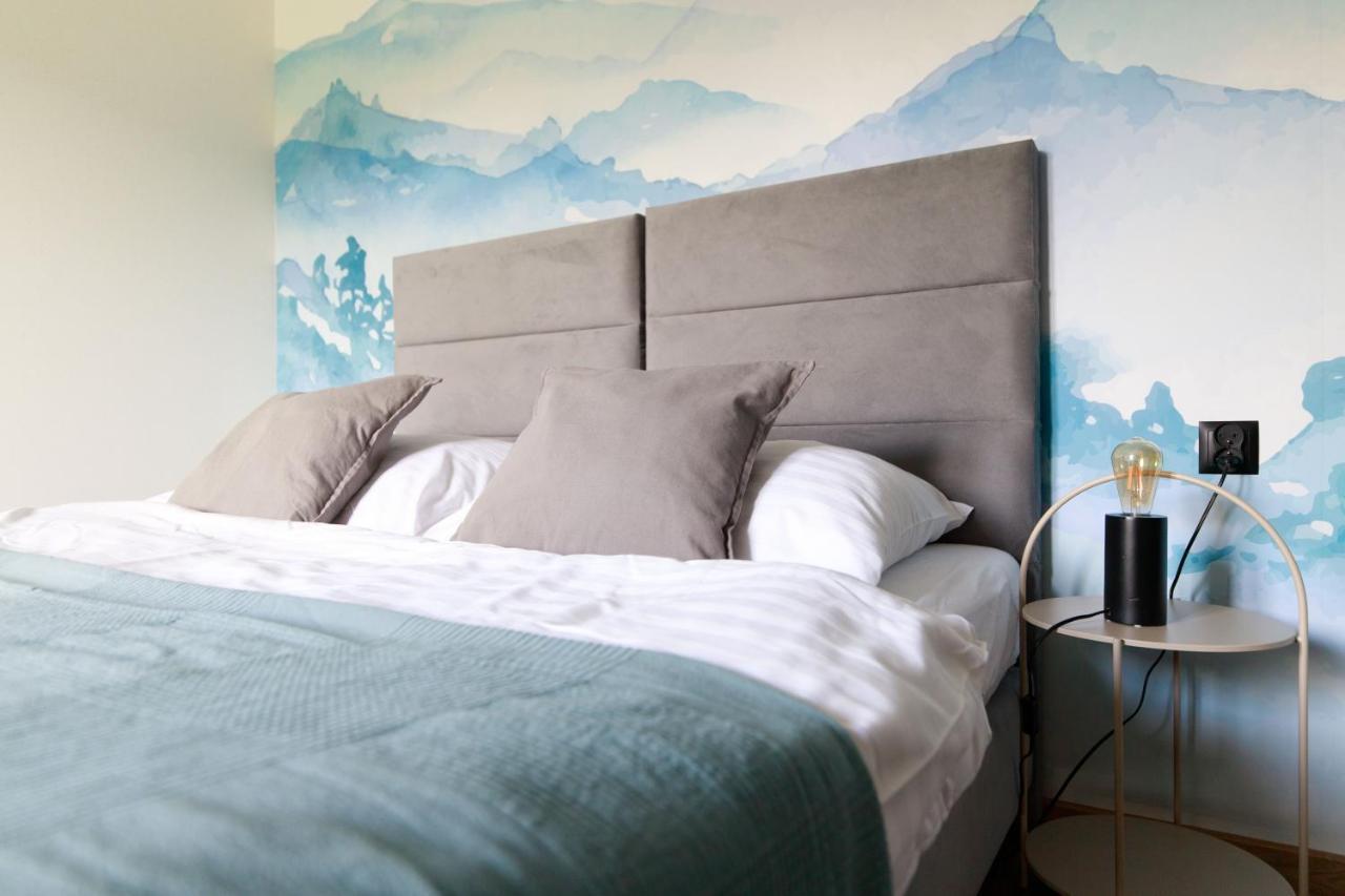 Hill House Apartment *